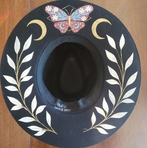 Luna Bloom hat